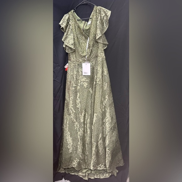 Mac Duggal 20310 NWT EMBROIDERED FLUTTER SLEEVE V-NECK GOWN - Picture 4 of 7